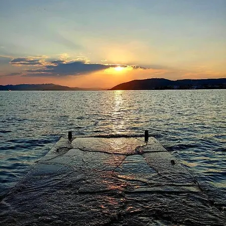 Mary's Luxury アパート アグリア